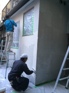 漆喰を壁に施工する
